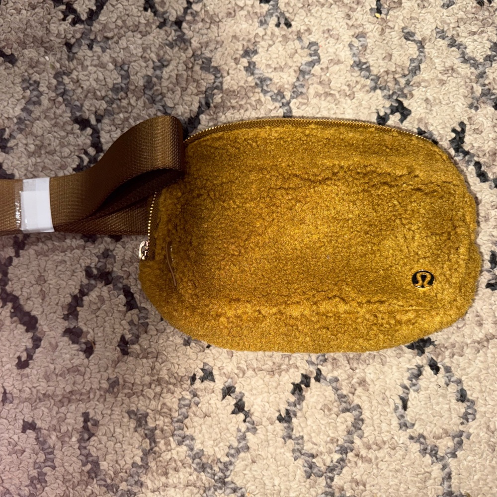 lululemon athletica 1L fleece belt bag in burnt caramel